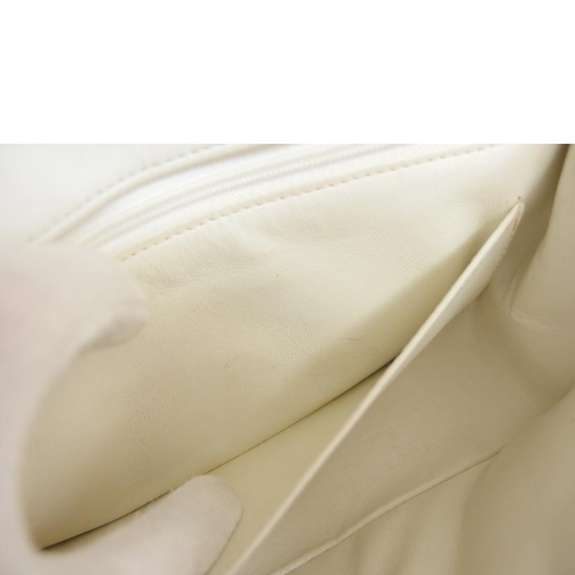 CHANEL シャネル ココマーク ゴールド金具 ホワイト/マトラッセ/ダイアナフラップ/ラムスキンチェーンショルダーバッグ//233****/Bランク/04