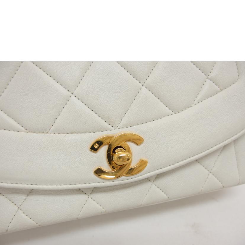CHANEL シャネル ココマーク ゴールド金具 ホワイト/マトラッセ/ダイアナフラップ/ラムスキンチェーンショルダーバッグ//233****/Bランク/04