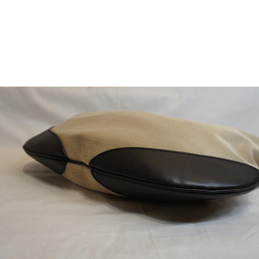 GUCCI グッチ/斜めがけショルダーバッグ キャンバス レザー/272380//204***/Aランク/92