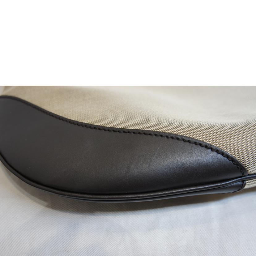 GUCCI グッチ/斜めがけショルダーバッグ キャンバス レザー/272380//204***/Aランク/92