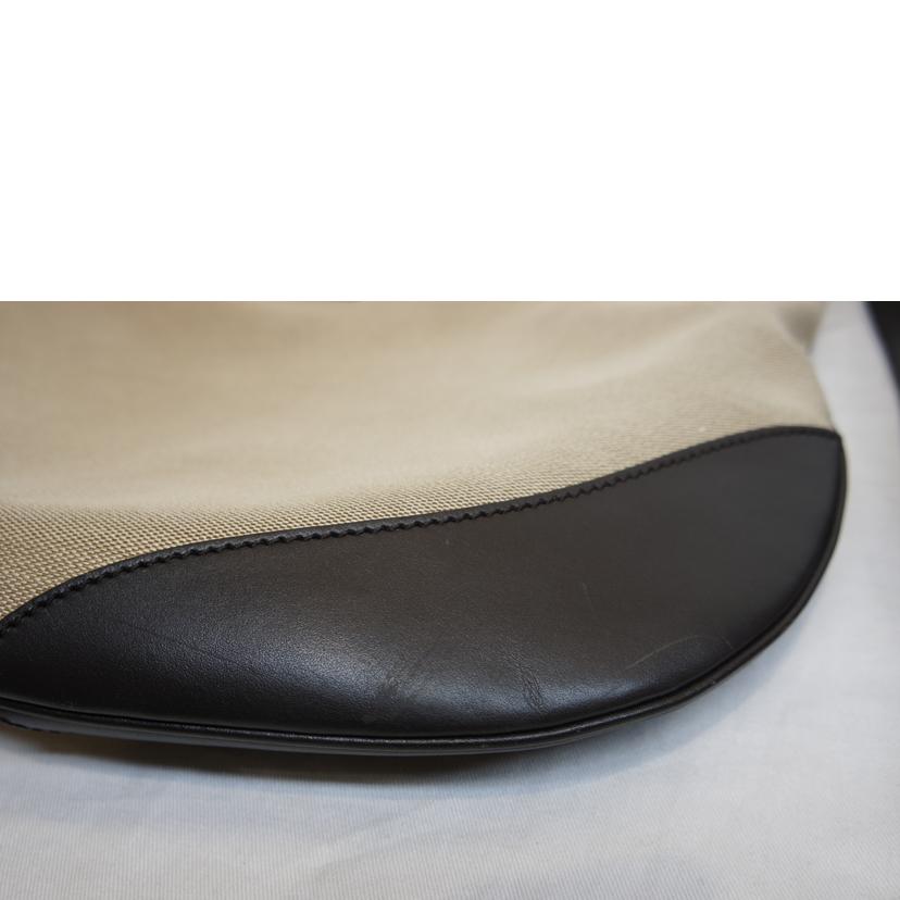 GUCCI グッチ/斜めがけショルダーバッグ キャンバス レザー/272380//204***/Aランク/92
