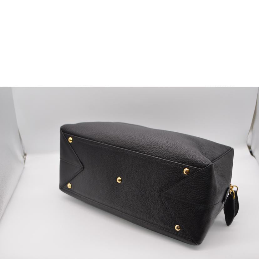 MCM エムシーエム/ロゴスタッズエンボス2wayレザーハンド/MWB2AAF28BK001//G3150/SAランク/89