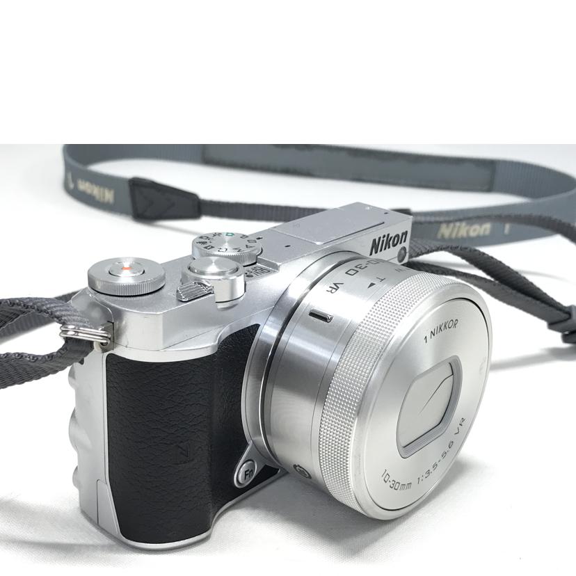 Nikon/Nikon 1 J5 標準パワーズームレンズキット/1 J5//23077271/BCランク/51