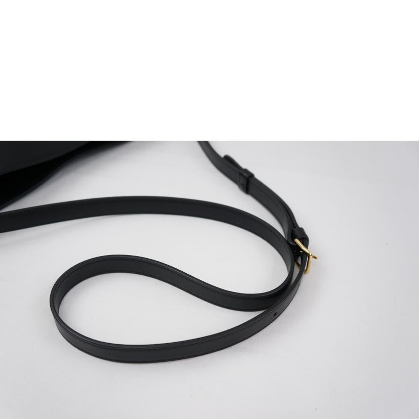 CELINE セリーヌ/スモールバケット キュイル トリオンフ//Aランク/67