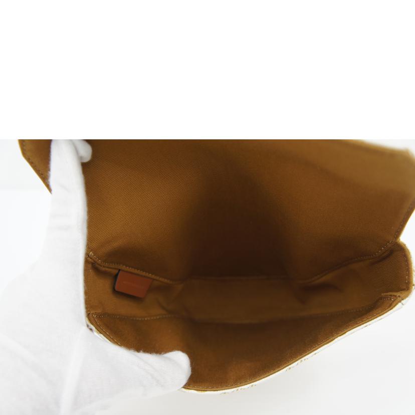 CELINE セリーヌ/トリオンフトライアングルショルダー/195902//U-CU-0211/Aランク/75