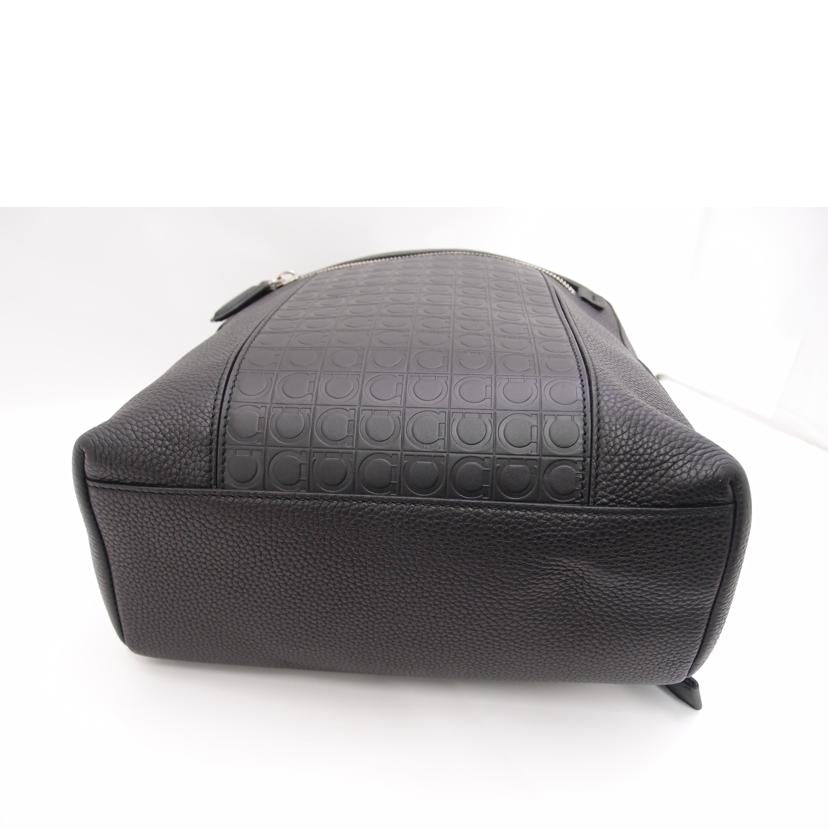Ferragamo フェラガモ リュック レザー カーフスキン メンズ/ガンチーニ型押しレザー・バックパック/ブラック/FZ-24 A102//SAランク/69