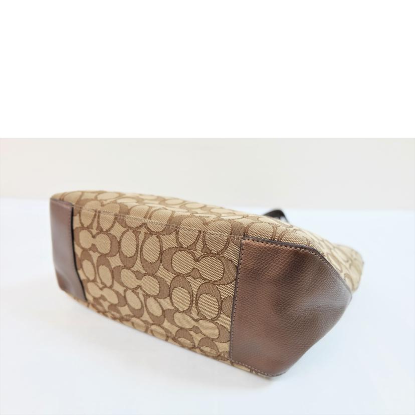 COACH コーチ/アウトラインシグネチャージップトート/F55364//E16**/Bランク/71