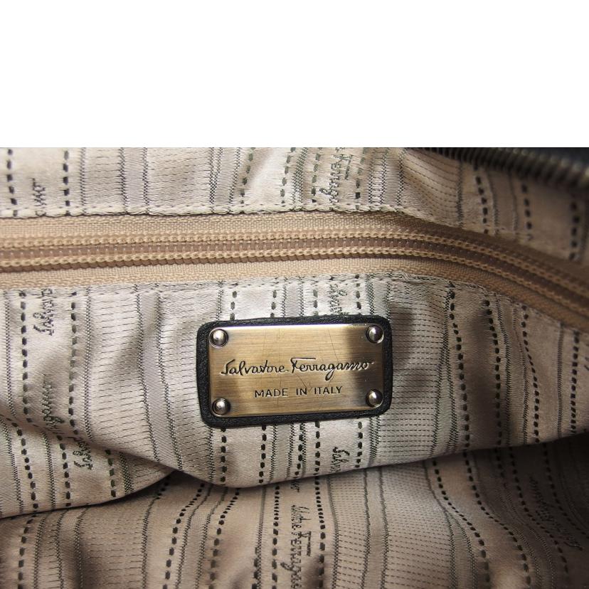 Ferragamo フェラガモ/エナメルレザーハンドバッグ/ブラック/B151//AU-21/ABランク/04