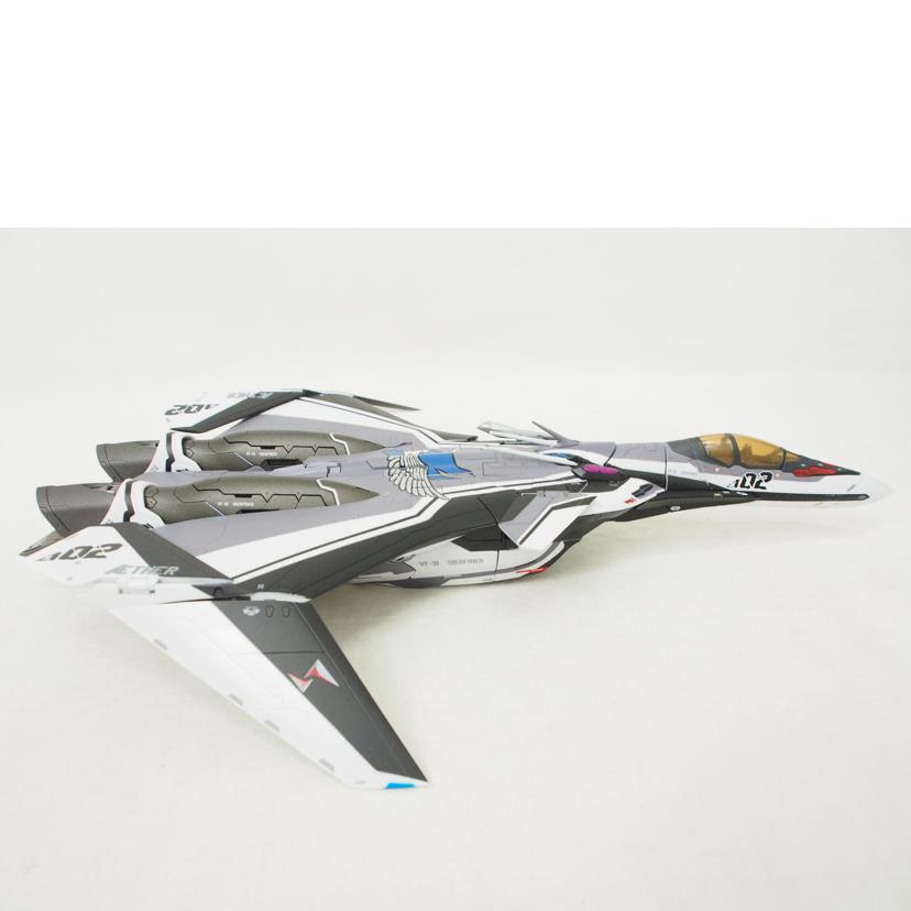 BANDAI バンダイ/DX超合金 劇場版 VF-31F ジークフリード (メッサー・イーレフェルト/ハヤテ・インメルマン搭乗機)/マクロスΔ 激情のワルキューレ//Cランク/78
