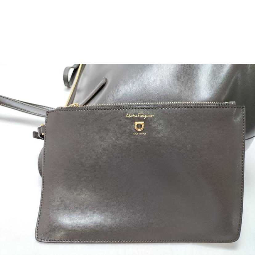 Salvatore Ferragamo サルバトーレ フェラガモ/ガンチーニ レザートート ポーチ付/AB-21 H019//ABランク/52
