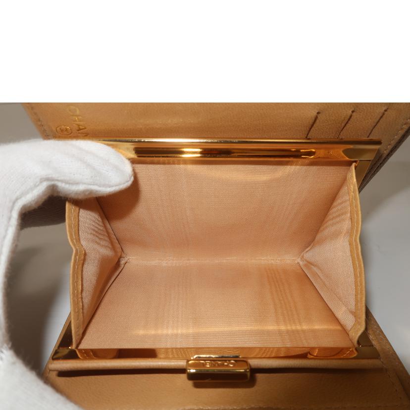 CHANEL シャネル/レザー二つ折り財布 薄型/ライトベージュ//ABランク/65