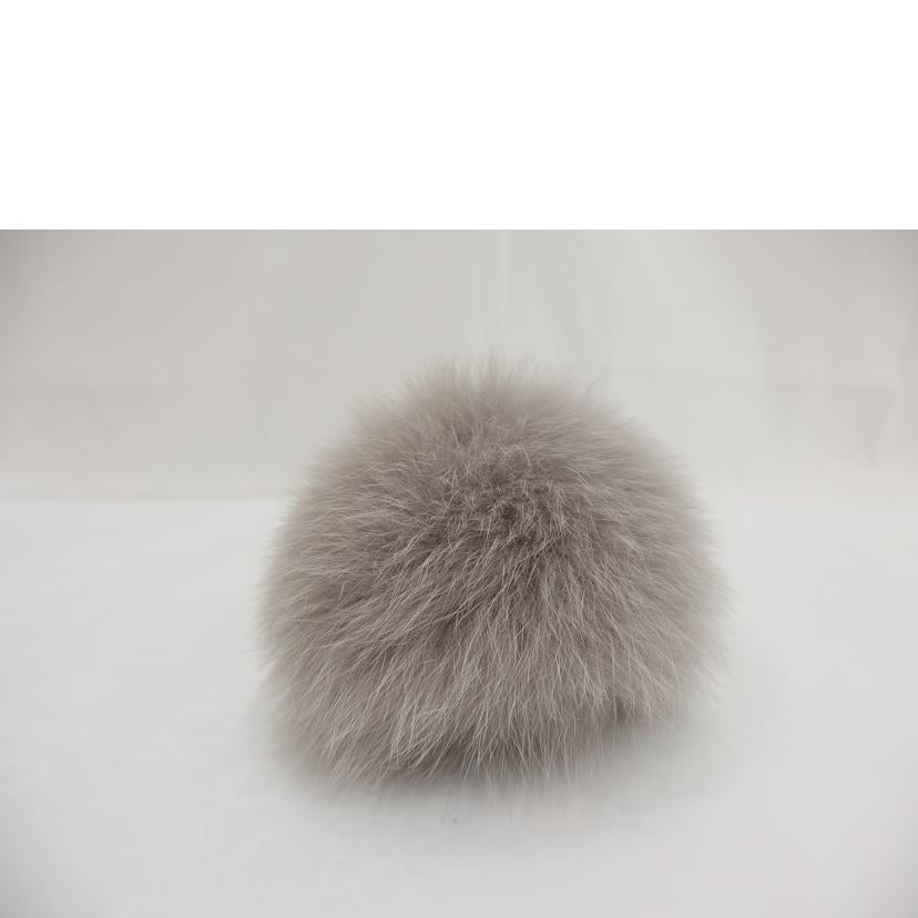FENDI フェンディー/ポンポンチャーム グレー//Aランク/82