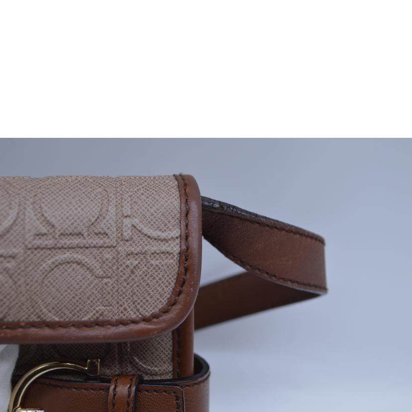 Ferragamo /ガンチーニクラッチレザーワンショルダー/AQ-21_ 4907//ABランク/89