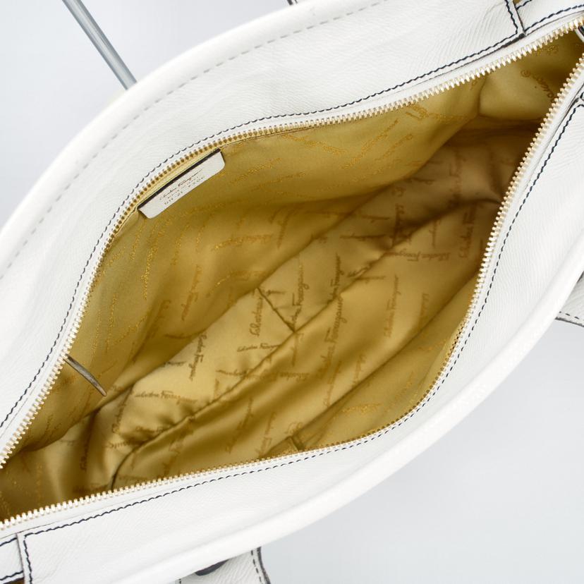 Ferragamo フェラガモ Ferragamo ガンチーニトート ホワイト カーフレザー レディース /ガンチーニトート/ホワイト/21-7306 //Bランク/37