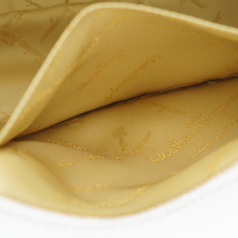 Ferragamo フェラガモ Ferragamo ガンチーニトート ホワイト カーフレザー レディース /ガンチーニトート/ホワイト/21-7306 //Bランク/37