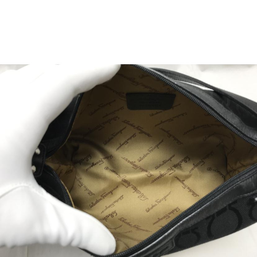 Salvatore Ferragamo フェラガモ/ガンチーニ キャンバスポーチ/AU-22/6123//ABランク/51