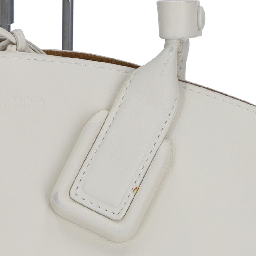 BOTTEGA VENETA ボッテガヴェネタ/スモールバスケットトート/フレンチカーフ/ホワイト/592133//RFI*/Bランク/75