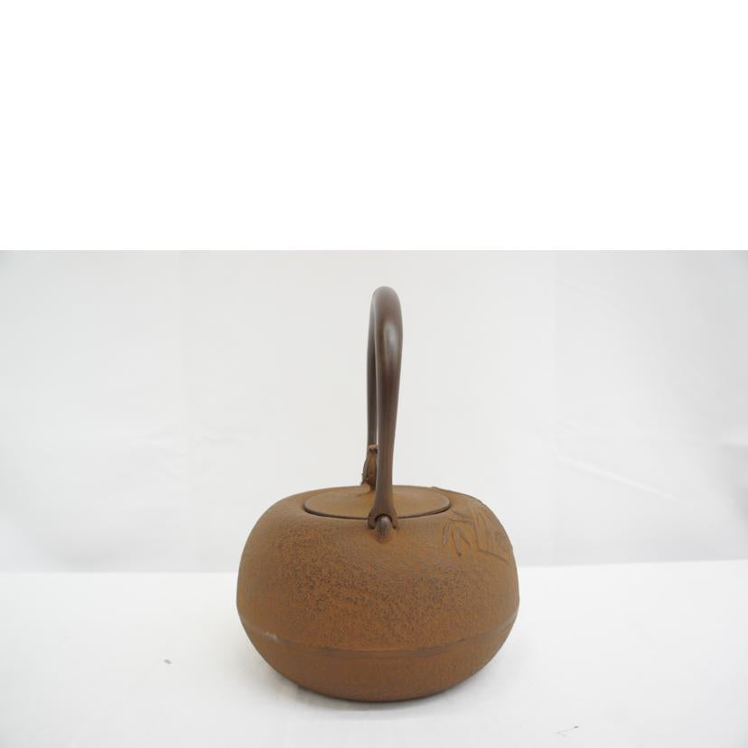 及富 OITOMI/南部宝生堂　南部鉄瓶　姥口松竹梅　鉄蓋　1．8L　錆色/700116//SAランク/05