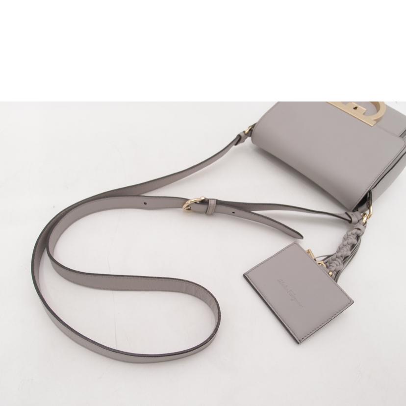 Ferragamo フェラガモ/ガンチーニレザーフラップショルダー／グレー/21 H004//ABランク/69