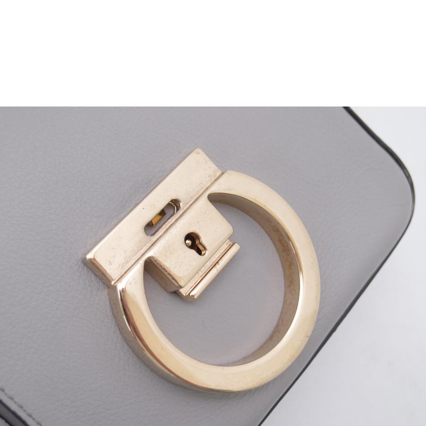 Ferragamo フェラガモ/ガンチーニレザーフラップショルダー／グレー/21 H004//ABランク/69