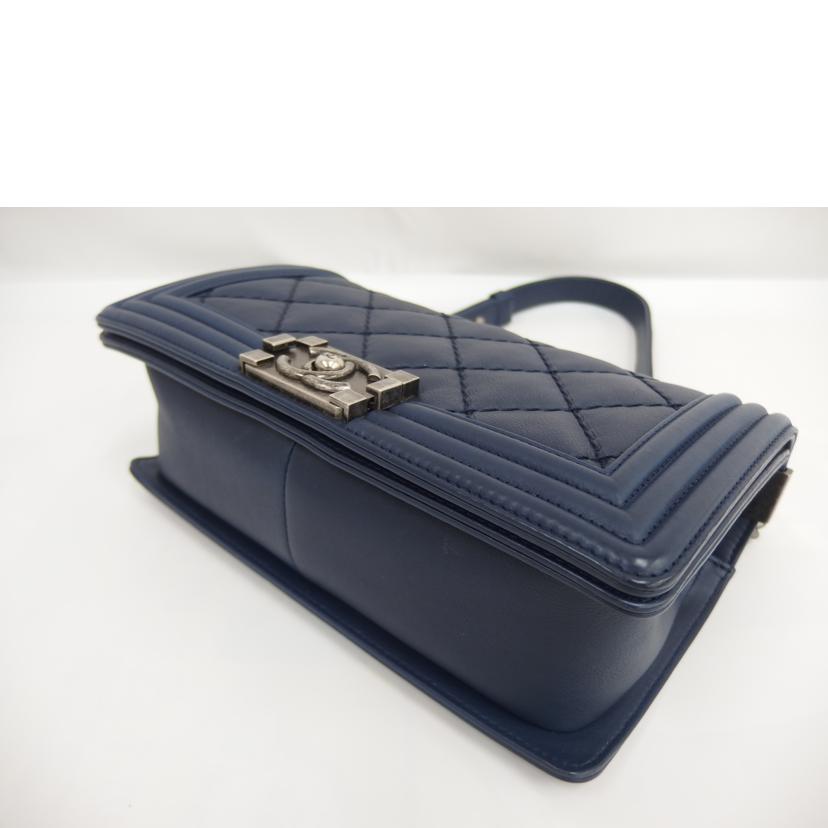 ＣＨＡＮＥＬ ｼｬﾈﾙ/ボーイシャネルチェーンショルダー／ネイビー//189*****/ABランク/82