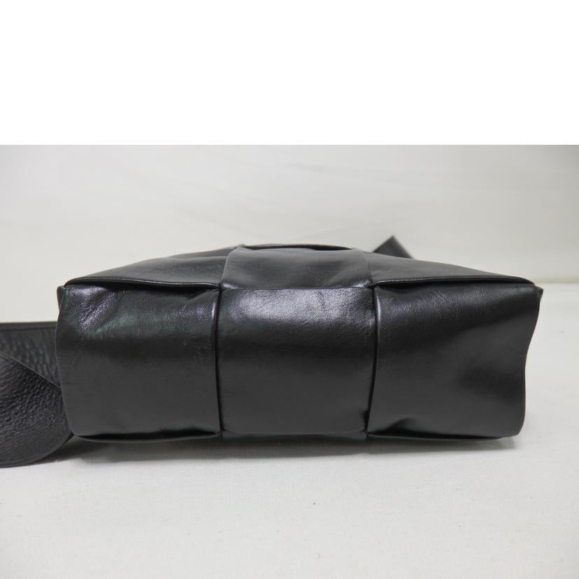 BOTTEGA　VENETA ボッテガヴェネタ/カセット／スリングバッグ／マキシイントレチャート/ //P02*******/SAランク/84