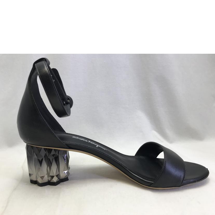 美品　Ferragamo/フェラガモ　レザーストラップサンダル　ブラック　8C FERRAGAMO フェラガモ/レディースファッション｜WonderREX