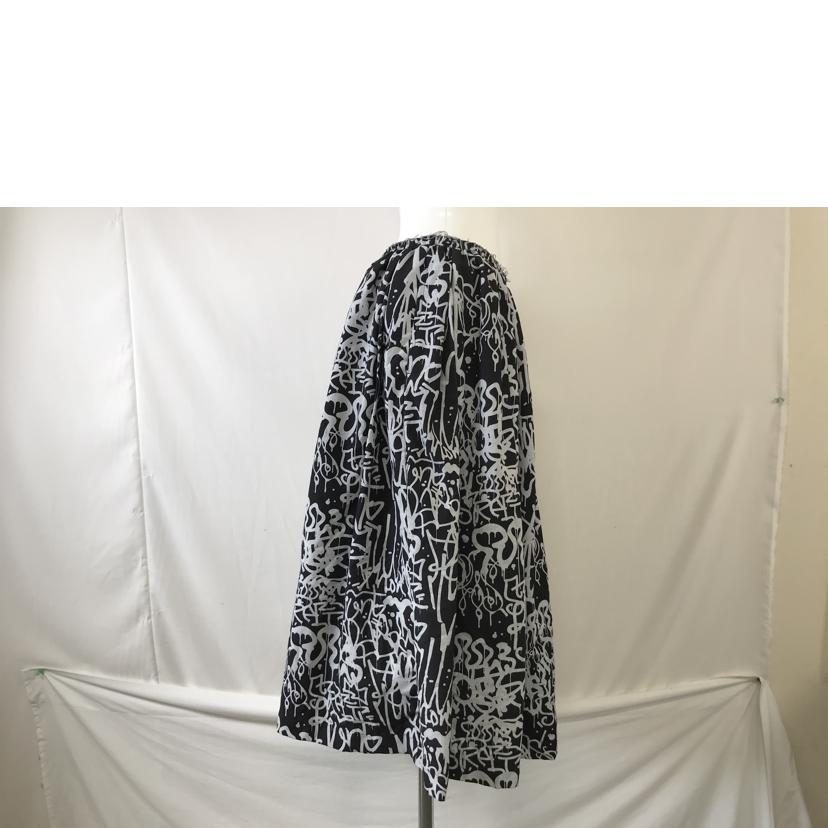 美品 BLACK COMME des GARCONS 総柄タックフレアスカート 美品 BLACK COMME des GARCONS 総柄タックフレアスカート