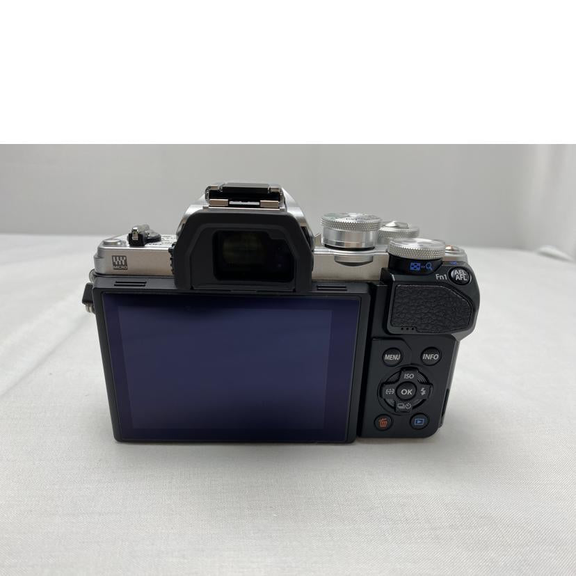 OLYMPUS オリンパス/ミラーレス一眼カメラ ダブルズームキット/OM-D E-M10 Mark III //BHXA84917/ABランク/52