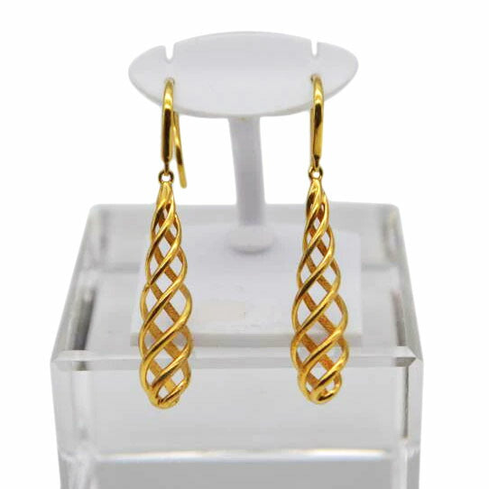 ⭐️ Tiki Tiki⭐️k18 サファイア＆ダイヤリング 360度回転 K18YG 花モチーフ サンゴ ダイヤ リング CO1.60ct D0.02ct 13号