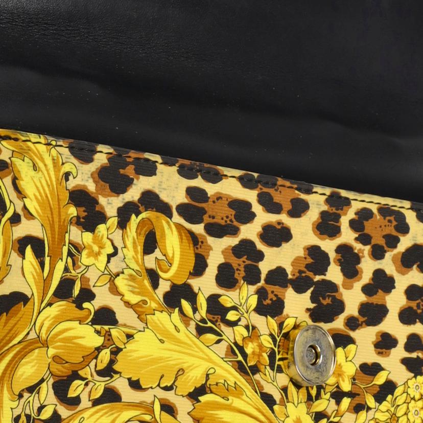ヴェルテ様 VERSACE(ヴェルサーチ) デニムパンツ A68965 A213672 ホワイト