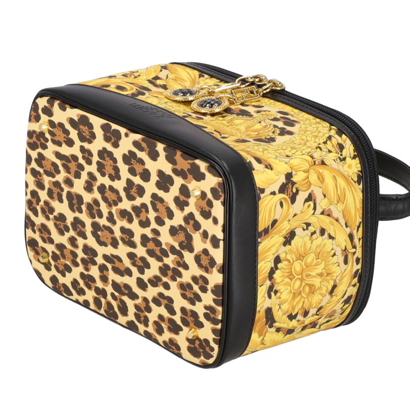 ヴェルサーチ　バニティバック　希少 バニティ バッグ ヴェルサーチェ タグ | VERSACE JP