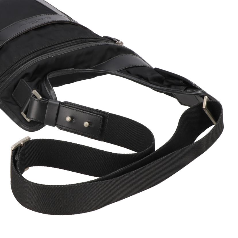 Ferragamo フェラガモ/ナイロンショルダーバッグ／ブラック/t17436a//AU-**/ABランク/18