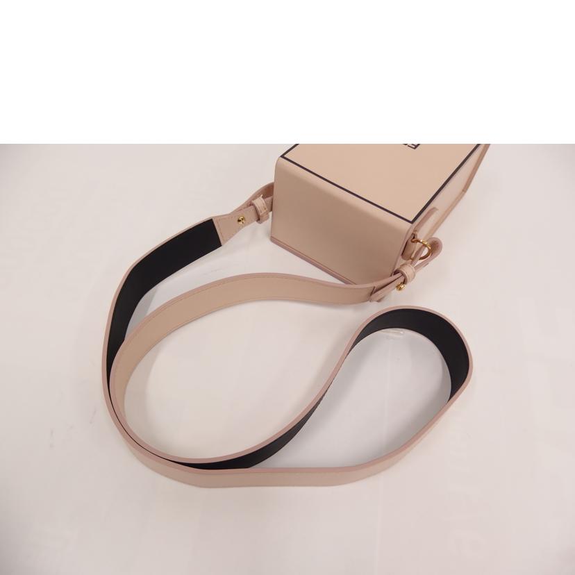FENDI ﾌｪﾝﾃﾞｨ/ボックスショルダー／レザー／ピンク/8BT339-ADP6//ABランク/82