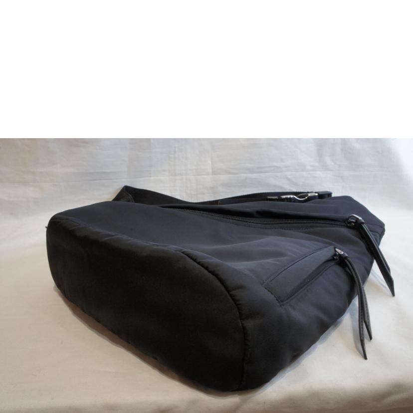 PRADA プラダ/Re－Nylon　リナイロントライアングルショルダーバッグブラック/2VZ092//SAランク/92