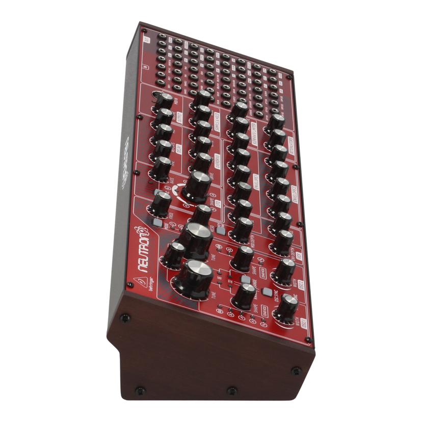 BEHRINGER ベリンガー　/シンセサイザー/NEUTRON//S180917118CM5/Bランク/82