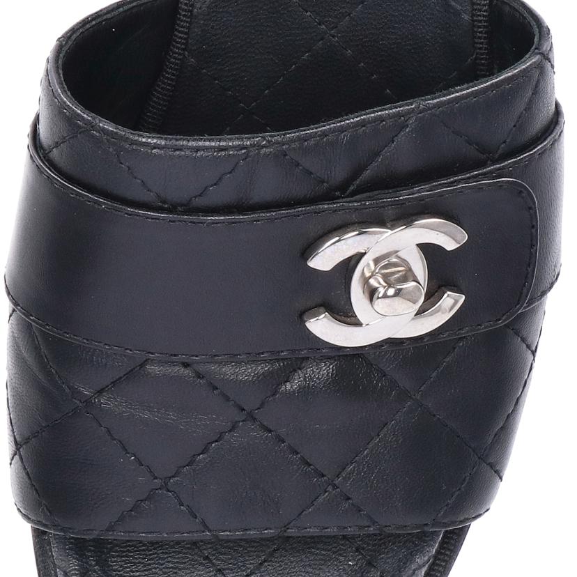 シャネル マトラッセ パテントレザー ココマーク ターンロック サンダル 2023年 春夏 新作 CHANEL シャネル サンダル レディース
