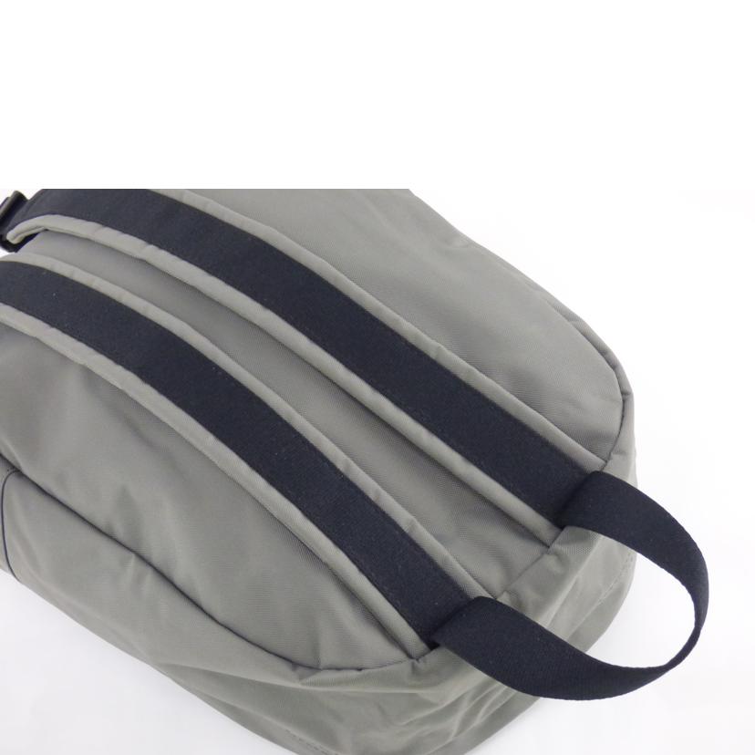 MARC　JACOBS マークジェイコブス/リュック／グレー／ナイロン/M0015911//Aランク/64