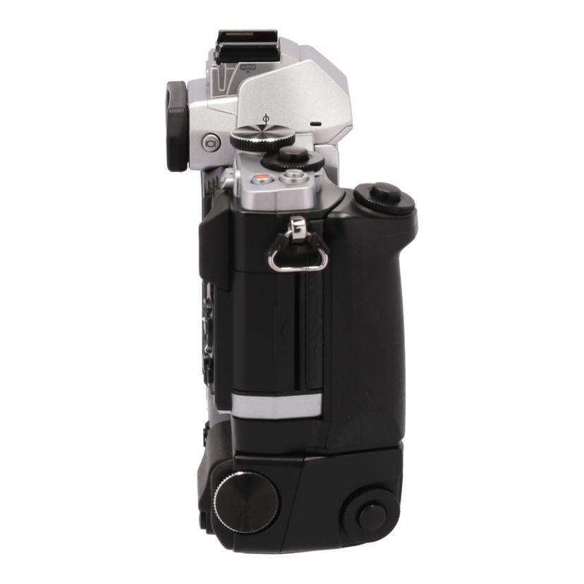 ＯＬＹＭＰＵＳ オリンパス/ミラーレス一眼　ボディ/OM-D E-M5 ﾎﾞﾃﾞｨ//BF2518710/Bランク/05