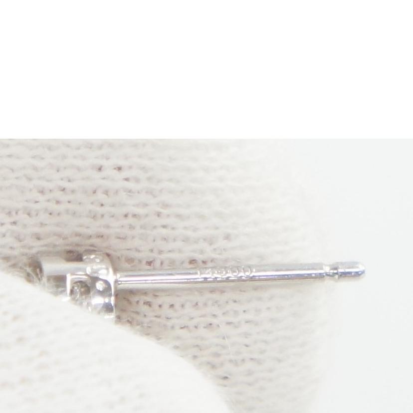 Pt900ブラックパールピアス　8．0mm//ABランク/64