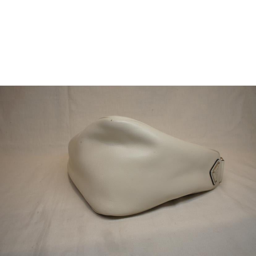PRADA/トライアングルレザーショルダーエンボスロゴ/1BH190//7/D/ABランク/92