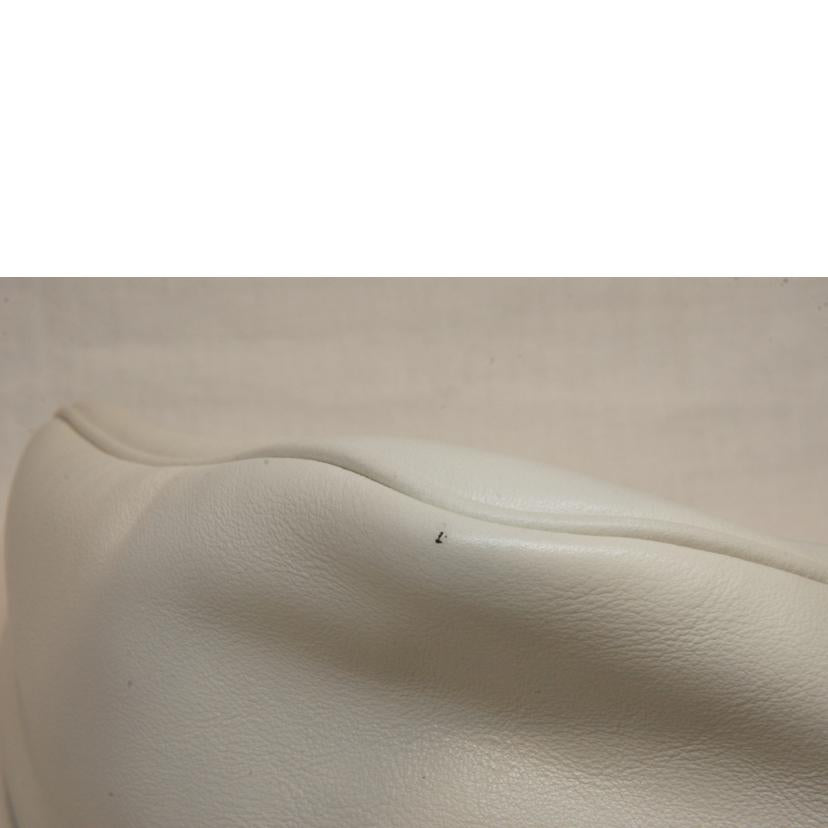 PRADA/トライアングルレザーショルダーエンボスロゴ/1BH190//7/D/ABランク/92