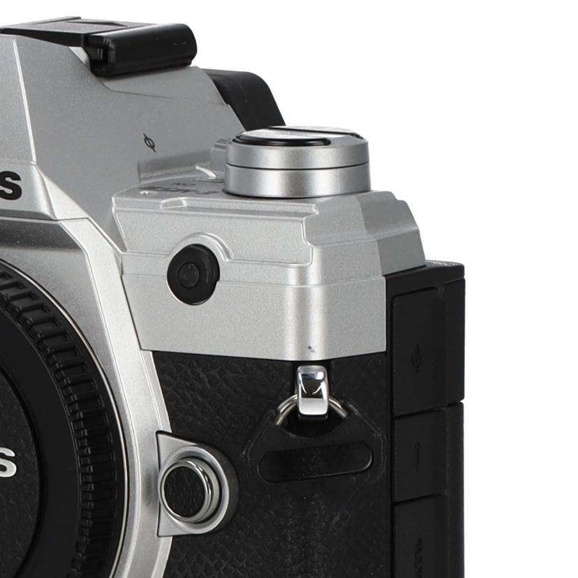 OLYMPUS オリンパス/ミラーレス一眼カメラ/E-M5MarkIII//BJ8A04860/Aランク/78