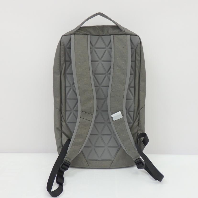 THE　NORTH　FACE　/Shuttle　Daypack　Slim　15L/NM82330//Sランク/77