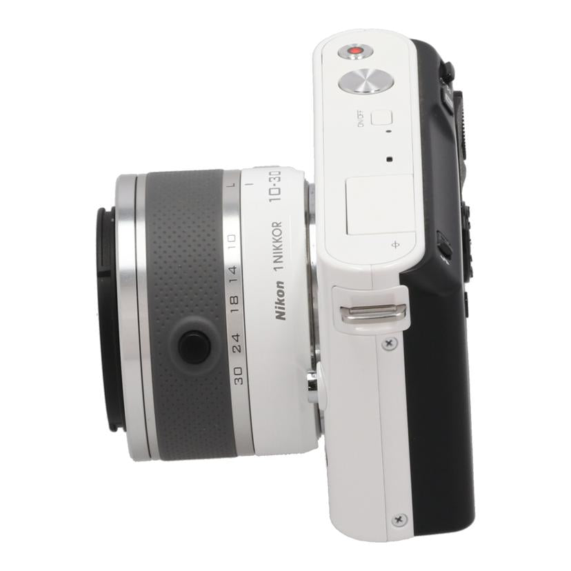 Nikon ニコン /ミラーレス一眼 レンズキット/Nikon1 J1 ﾚﾝｽﾞｷｯﾄ//22051656/Bランク/69