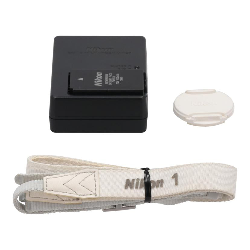 Nikon ニコン /ミラーレス一眼 レンズキット/Nikon1 J1 ﾚﾝｽﾞｷｯﾄ//22051656/Bランク/69