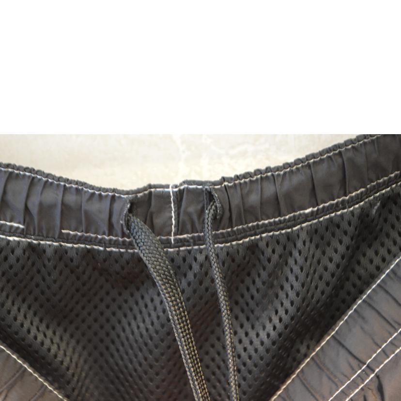 PRADA プラダ/Re－Nylon　トライアングルロゴショートパンツ／50/UB333_S221_1W09//ACU1 2021 2373/Aランク/89