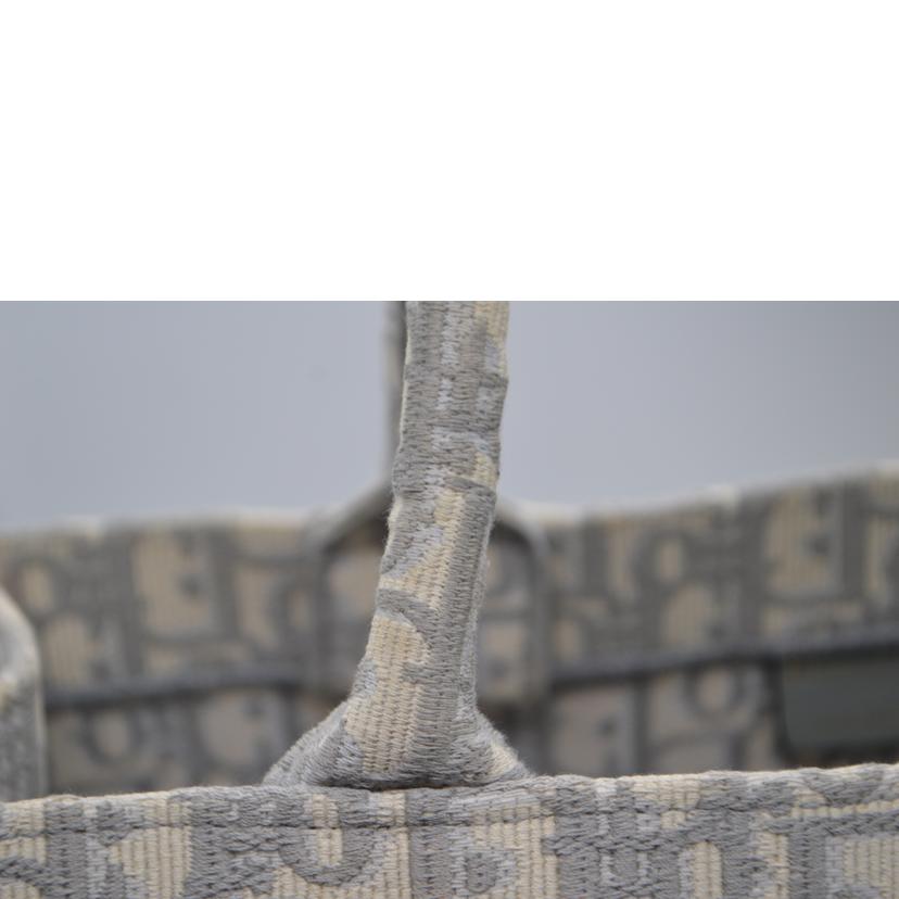 Christian　Dior クリスチャンディオール/ブックトートミディアム／オブリークエンブロイダリー/M1296ZRIW_M201//50-*******/ABランク/89