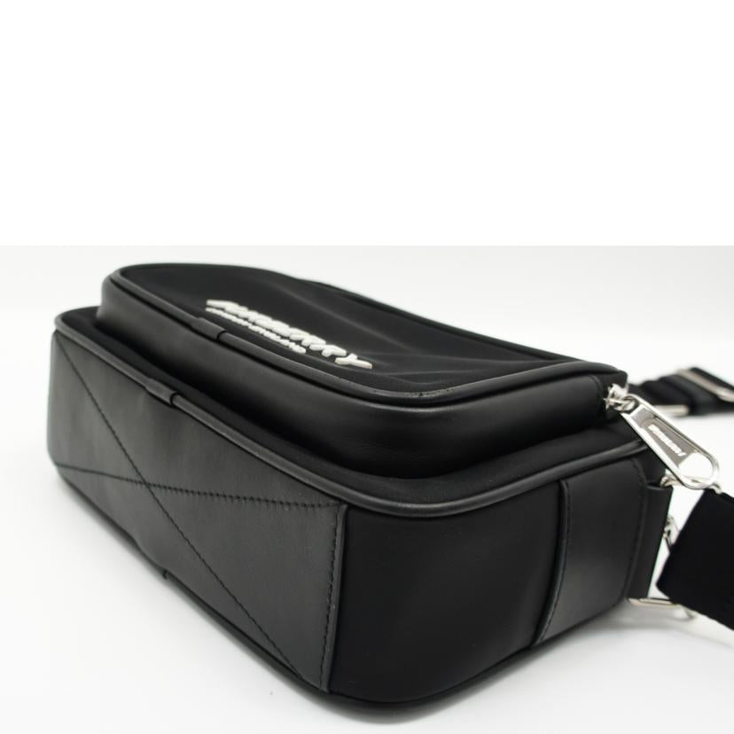 BURBERRY バーバリー/バーバリーナイロンレザー　パディショルダー//ABランク/75