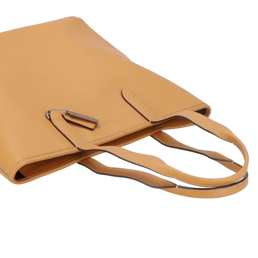 COACH コーチ/サリバントートバッグ　／　レザー/C9876//Aランク/81